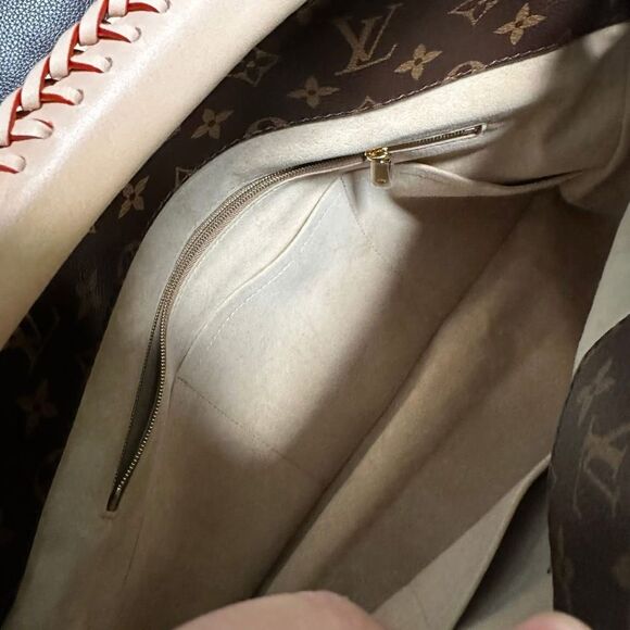 Brand New Louis Vuitton Artsy Hobo Bag - Picture 14 of 15